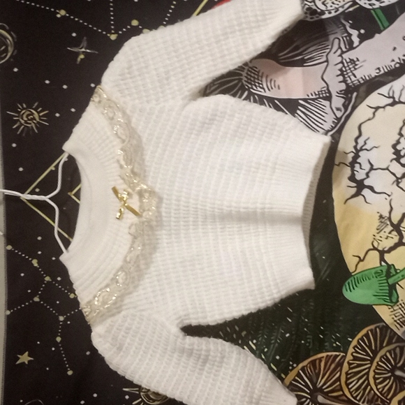 sweater - Picture 2 of 2